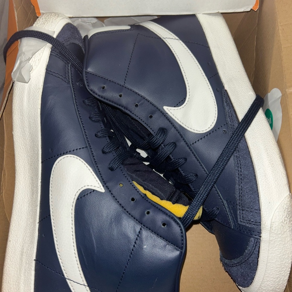 Nike Women’s Blue and White Sneakers